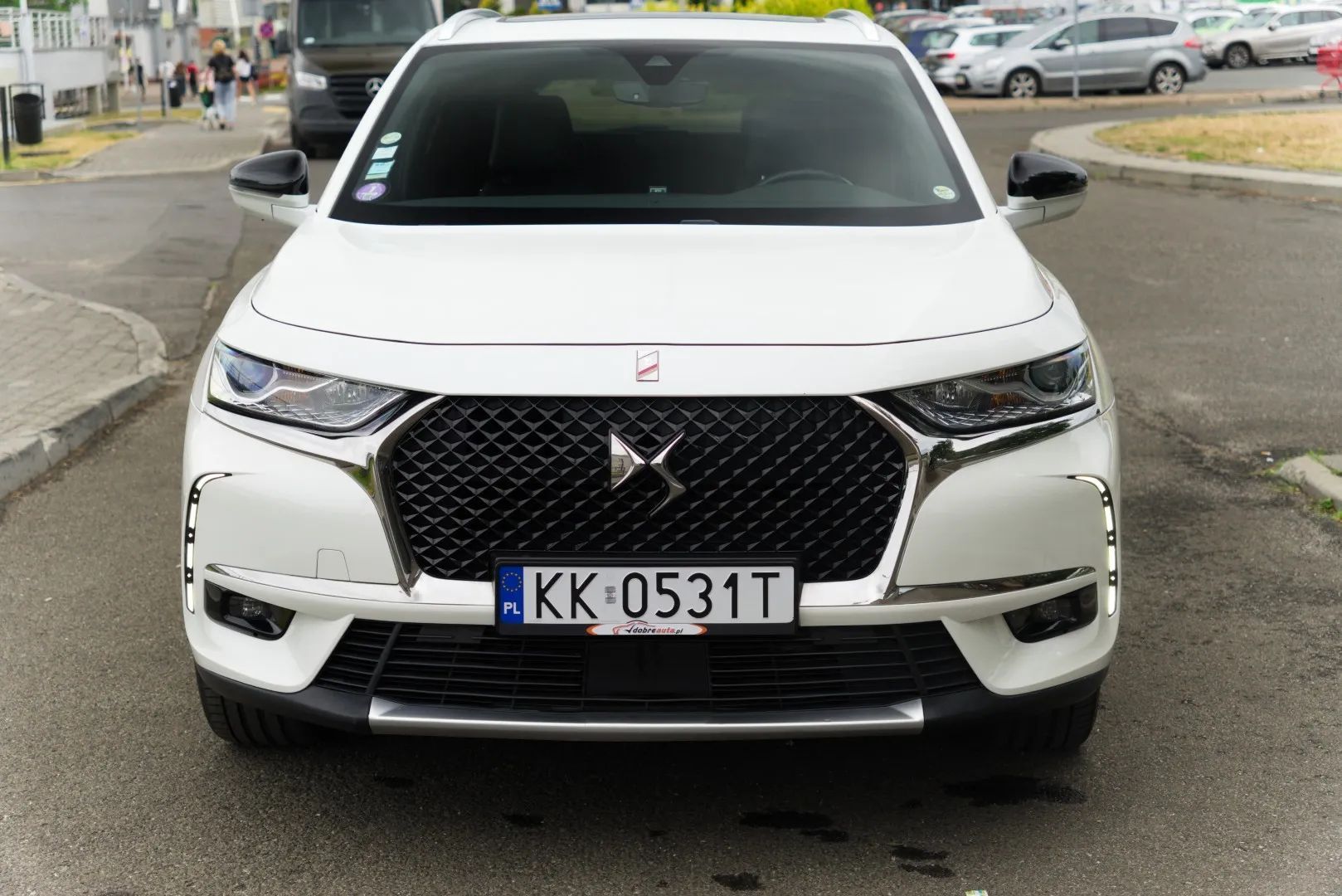 DS Automobiles DS 7 Crossback 4x4 300KM plug-in / szklany dach / biała perła / FV23% 72358 NETTO
