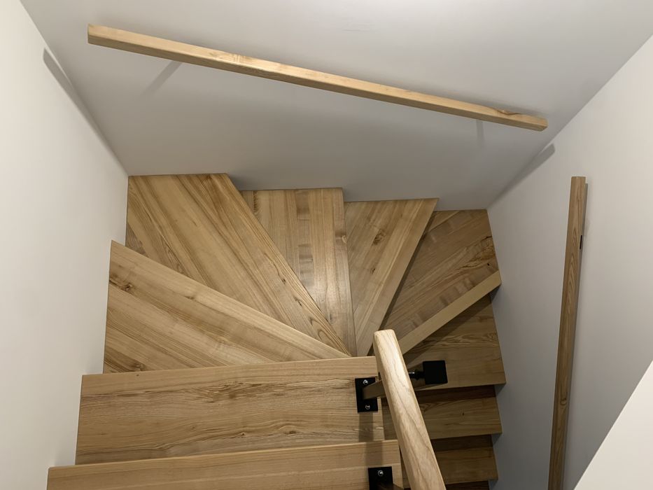 Stopnie trepy, na beton jesionowe, parapety schody