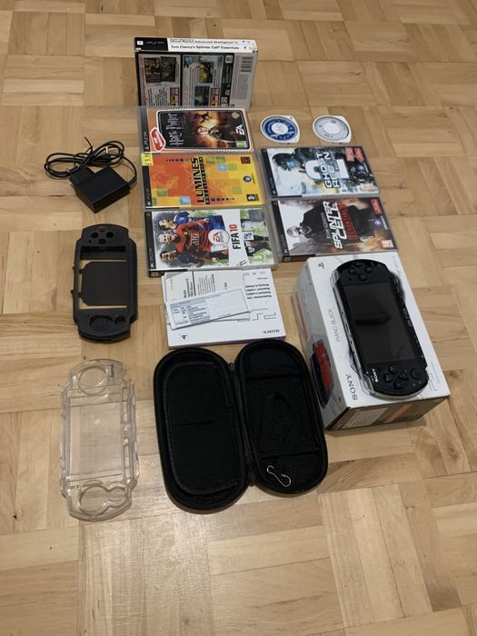 PSP 3004 + etui + 7gier