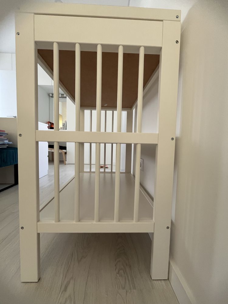 Conjunto de trocador ikea branco e muda fraldas