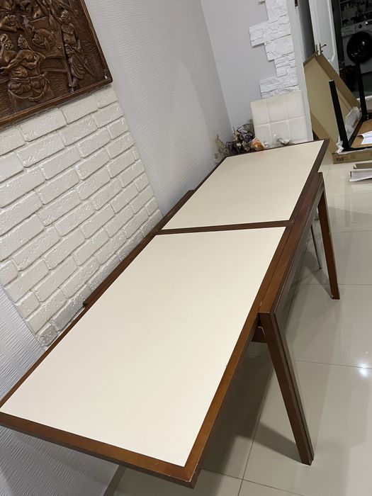 Кухонний стіл розкладний на 2м