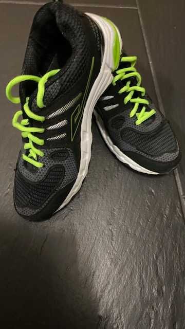 Tenis conforaveis Novos