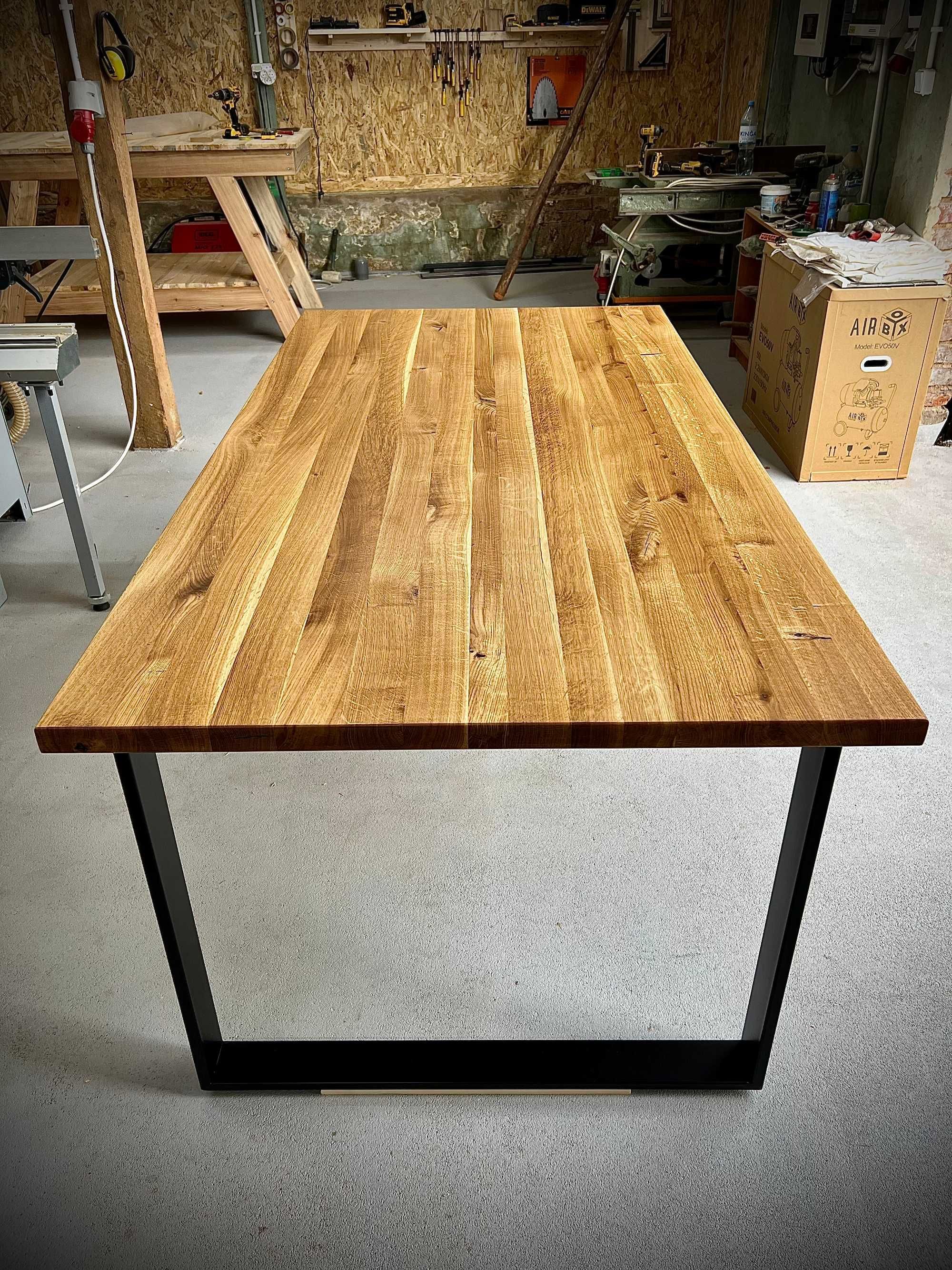 Stół z litego drewna dębowego w stylu loft