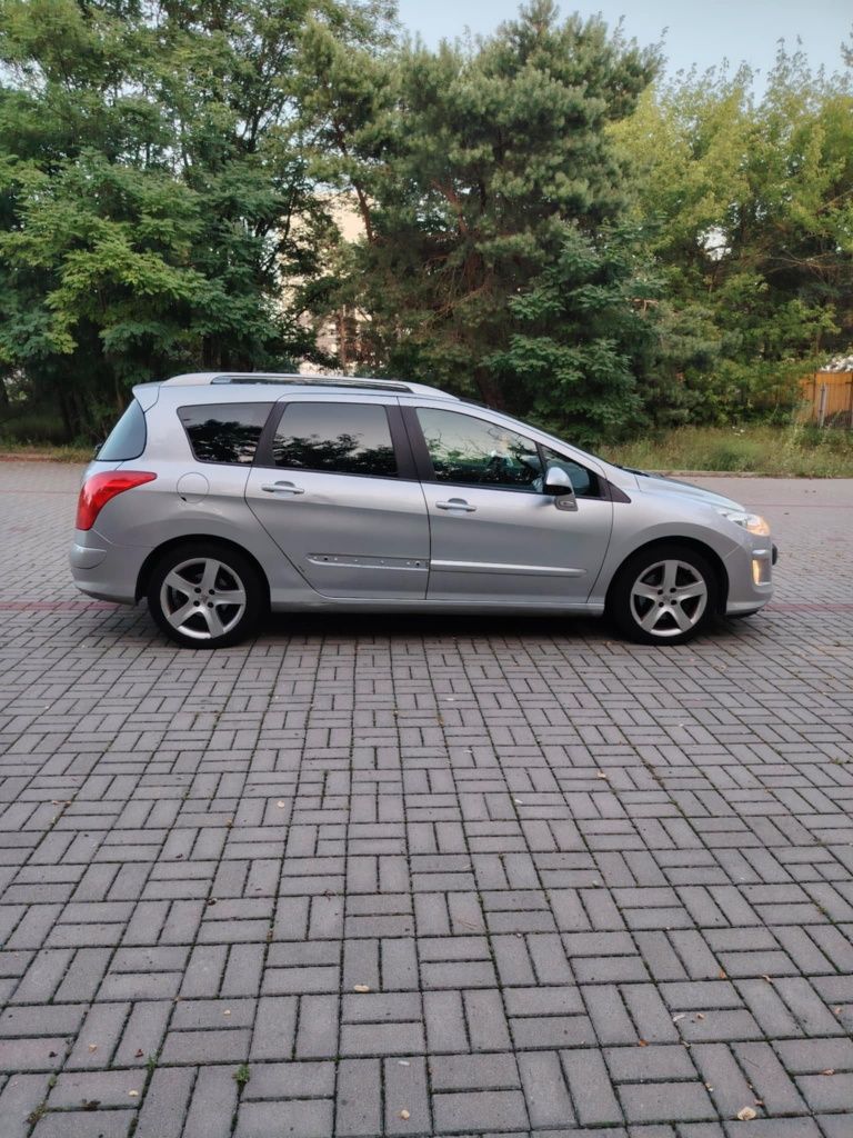 Peugeot 1.6 benzyna przebieg 166. Zadbany