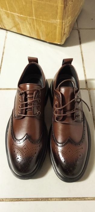 Sapatos castanhos novos tamanho 43