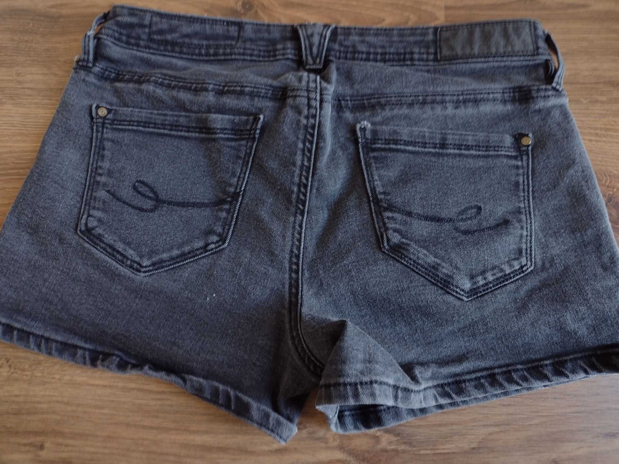 Sprzedam spodenki jeans damskie