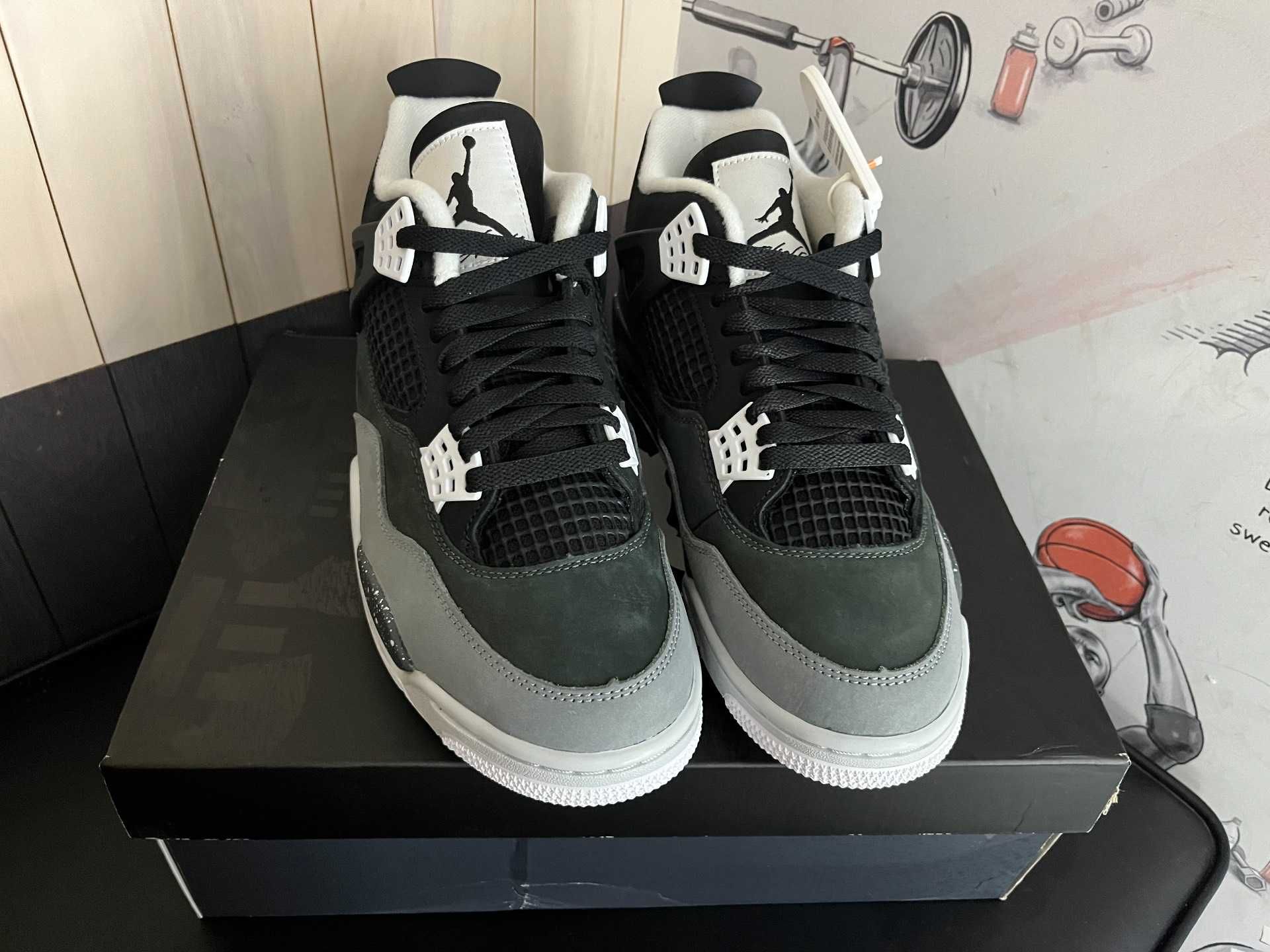 nowy Jordan 4 Retro Fear Moda rozmiar.43