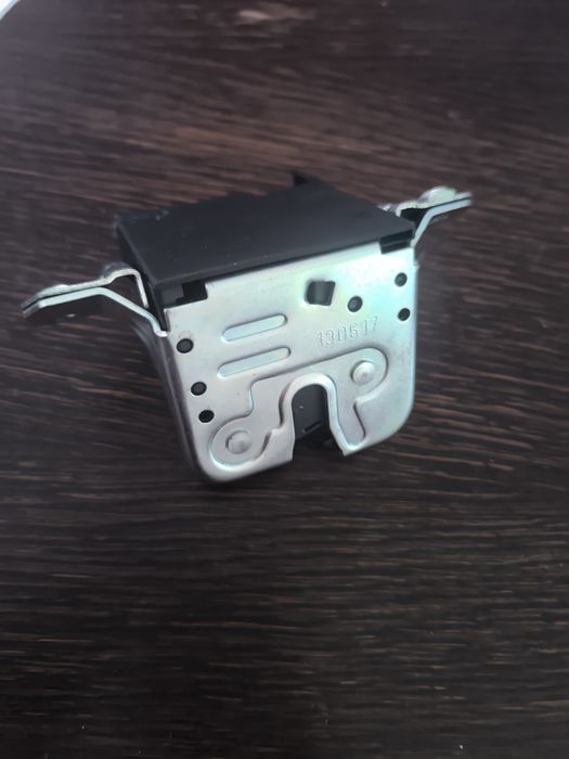 Zamek klapy bagażnika