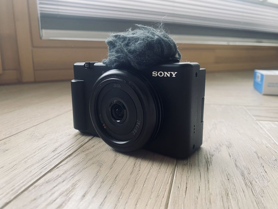 Sony ZV-1F Vlog Camera + BOYA BY-M1