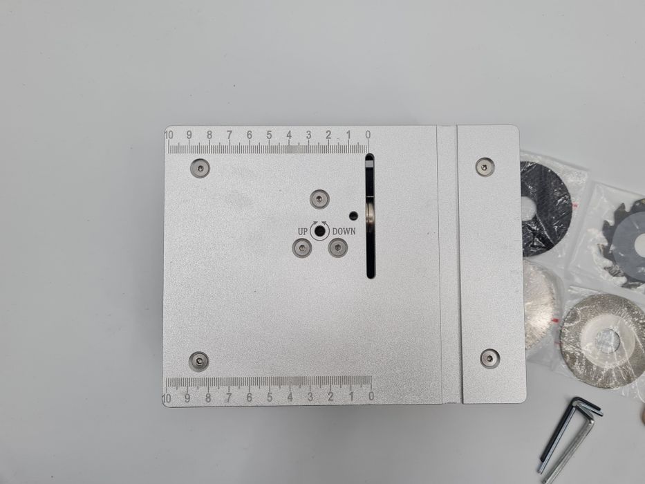 Przenośna mini stołowa pilarka tarczowa z 4 ostrzam 96W 24V piła