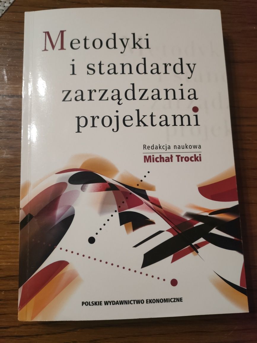 Metodyki i standardy zarządzania projektami