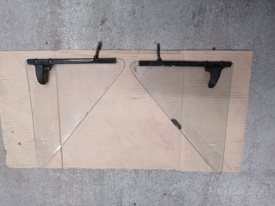 Fiat 126p szyby trójkątne boczne Bespo lewa i prawa.