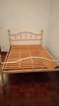 Cama de casal sem estrados