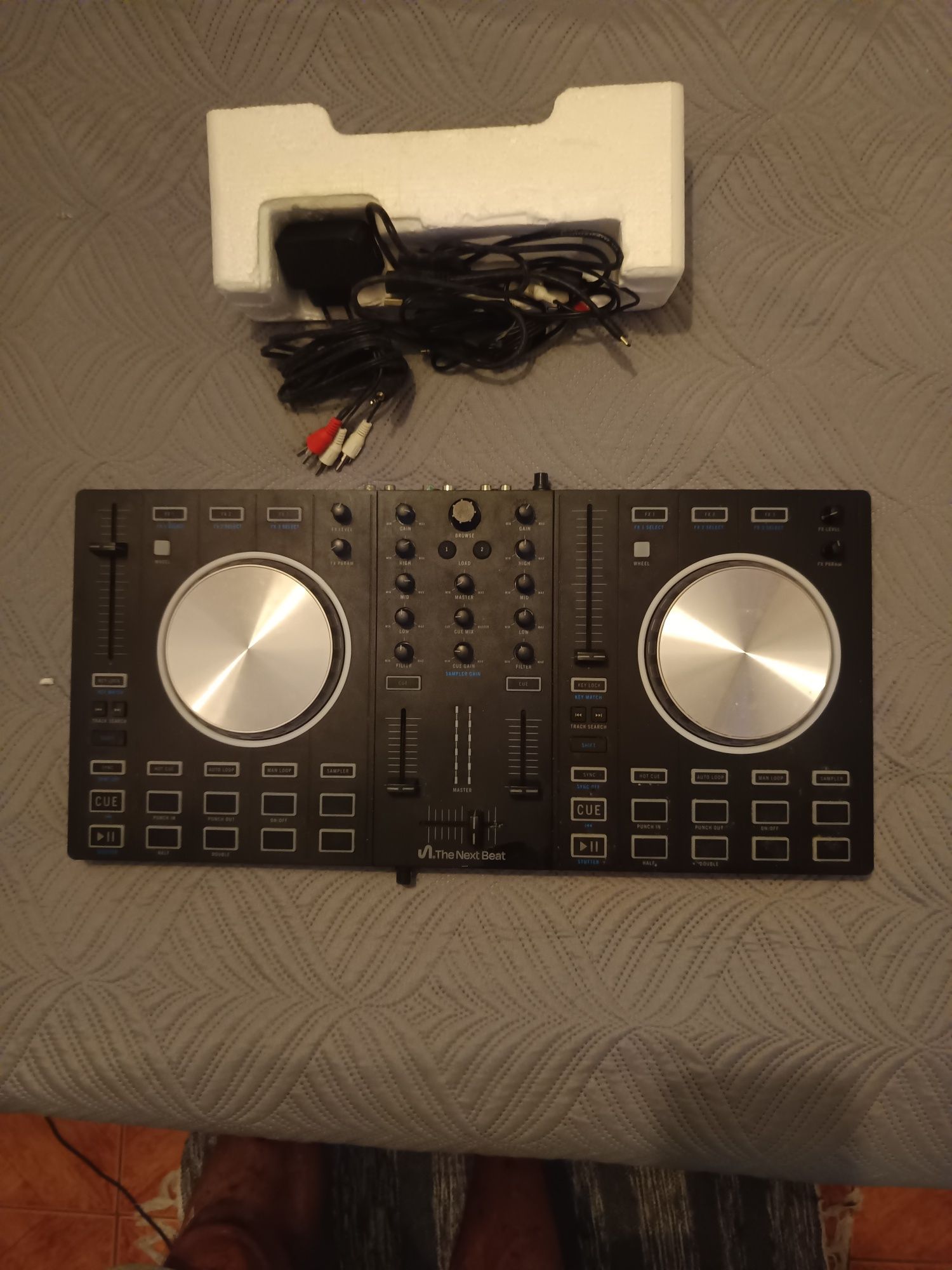 Mesa de Mistura - Edição limitada Tiesto
The Next Beat By Tiesto