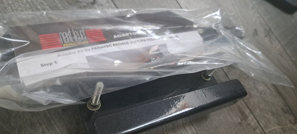 Kierownica z pedałami do Xbox model G920