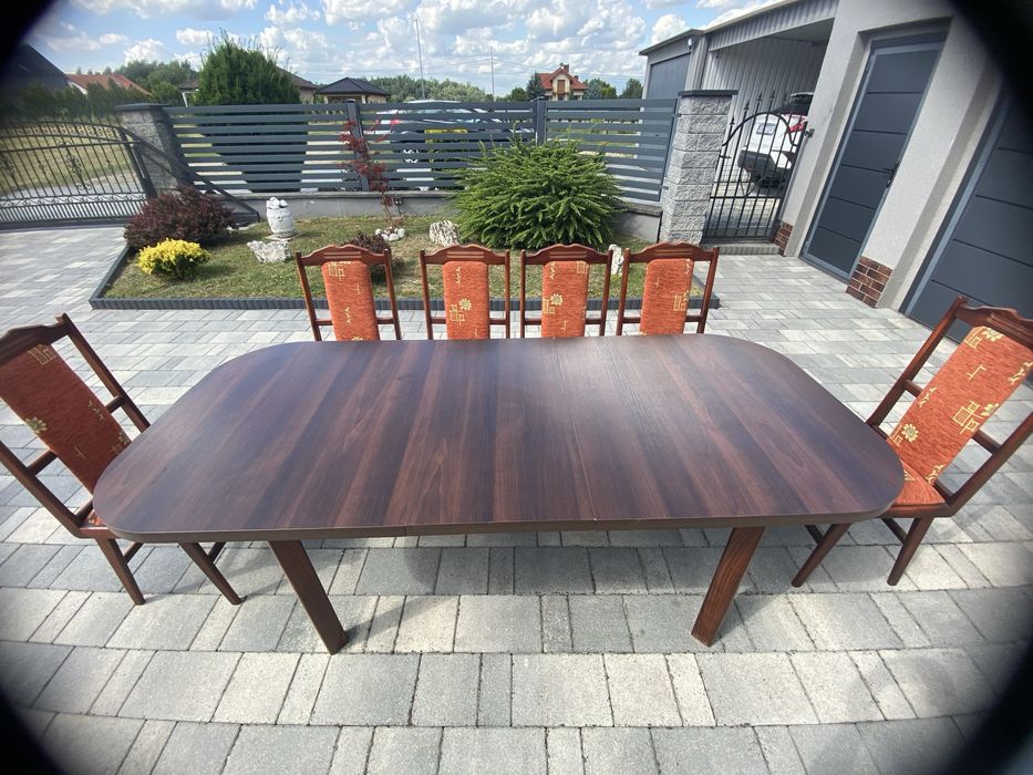 Zestaw stół z krzesłami