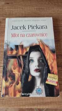 Sprzedam książkę "Młot na czarownice" Jacek Piekara