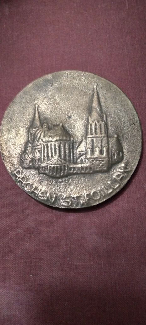 Duży mosiężny medal