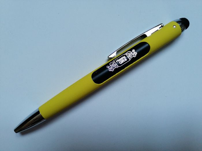 żółty długopis z gumką i podświetleniem