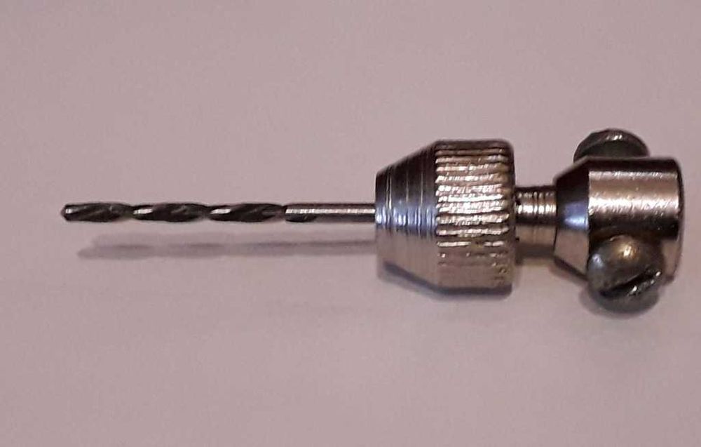 Ящик для металовиробів та інструмента з минулого століття.