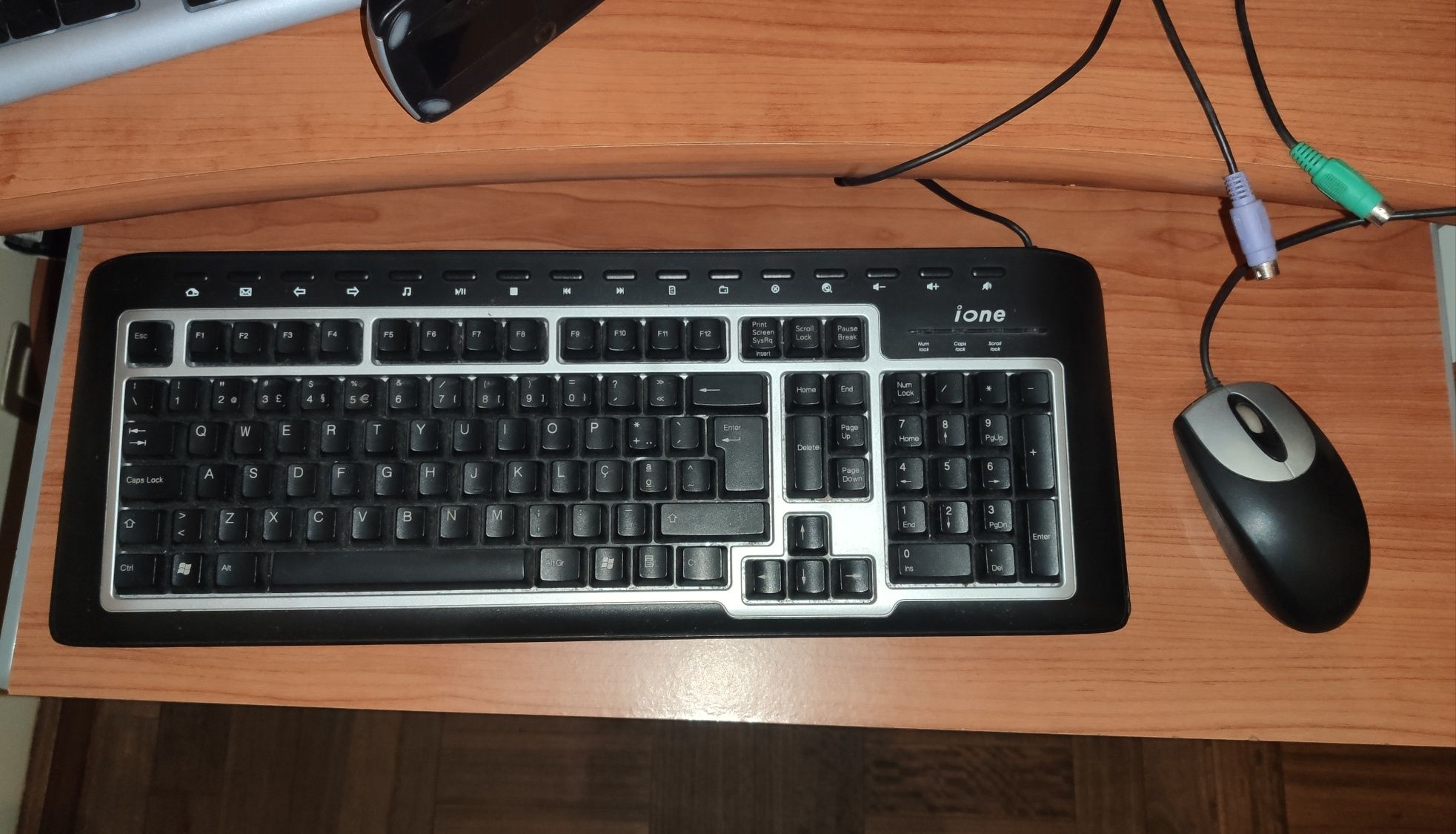 Teclado e rato em bom estado