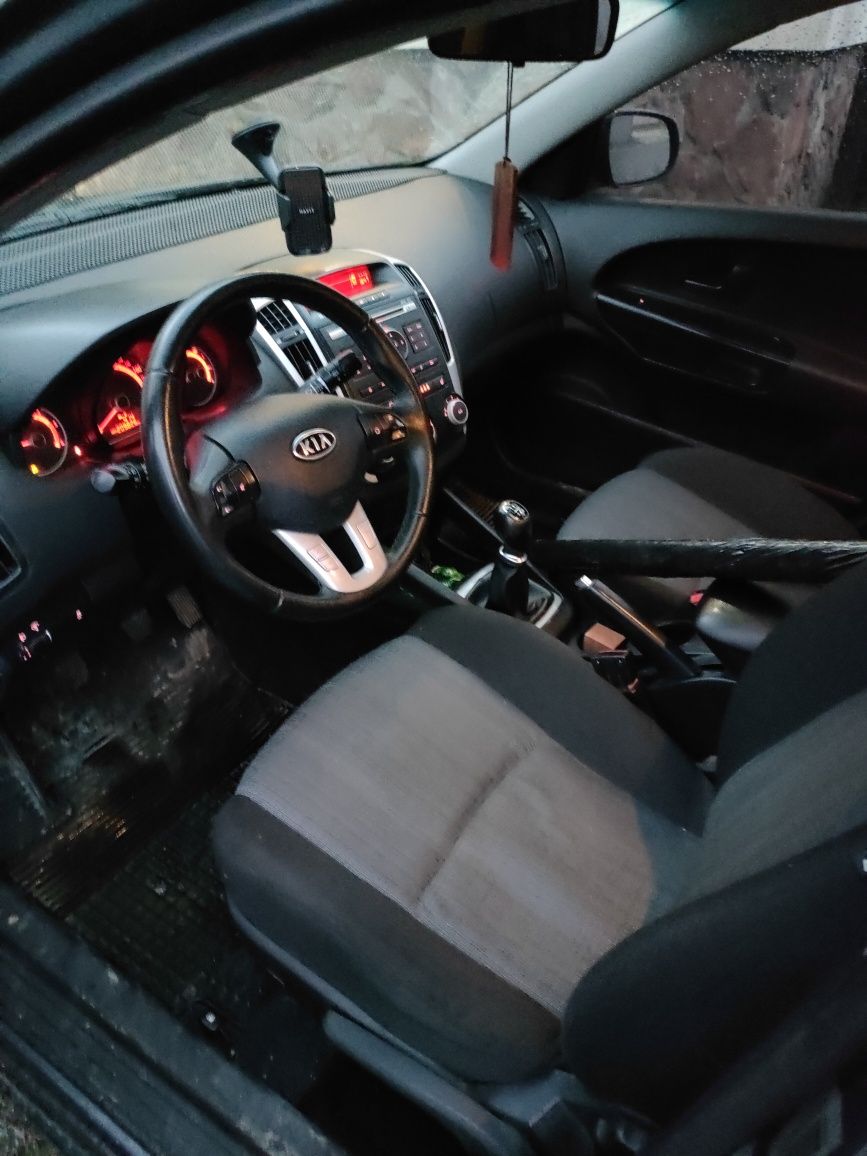 Kia ceed 1.6 crdi 2010року