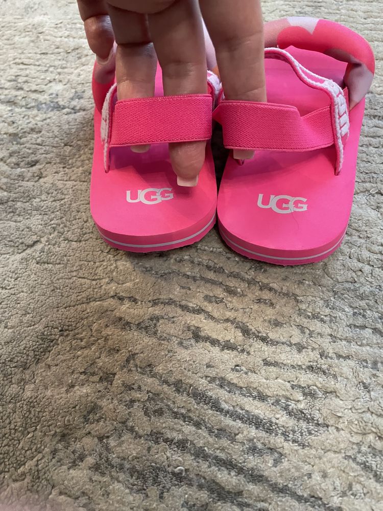 Босоніжки UGG  оригінал устілка 18,5 см