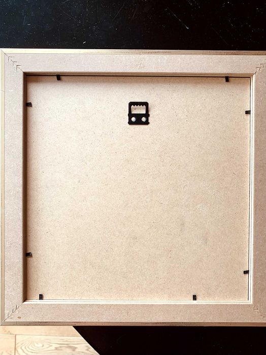 2 złote ramki 34x34 cm