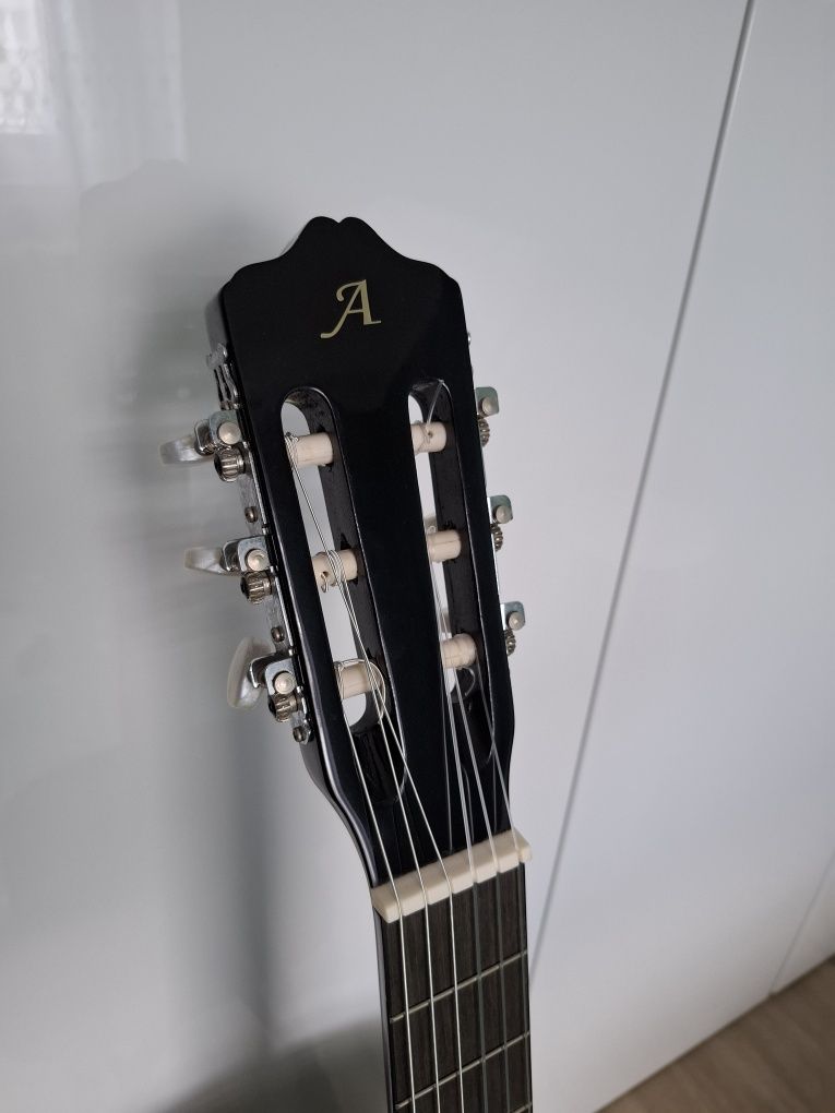 Sprzedam gitarę klasyczna