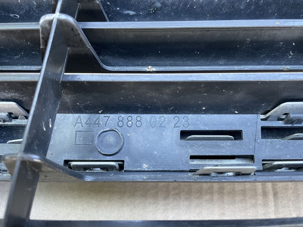 Решетка радиатора на Mercedes VITO V-Класс W 477