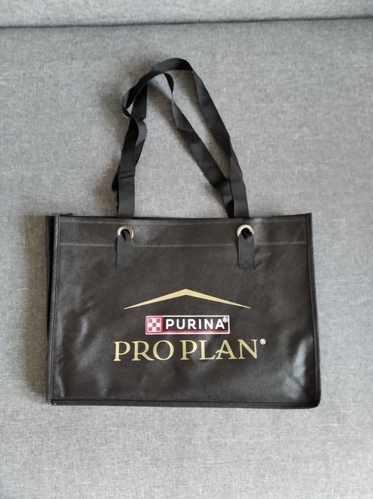 Сумка чёрная с ручками. Нетканный материал.