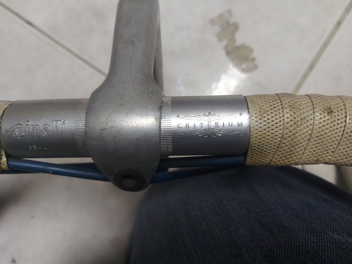Guiador de bicicleta de estrada antigo