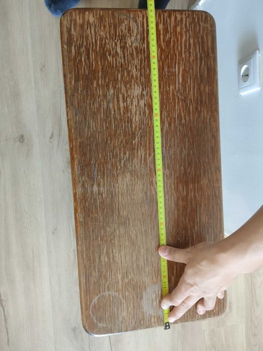 Pequeno móvel para revistas com gaveta