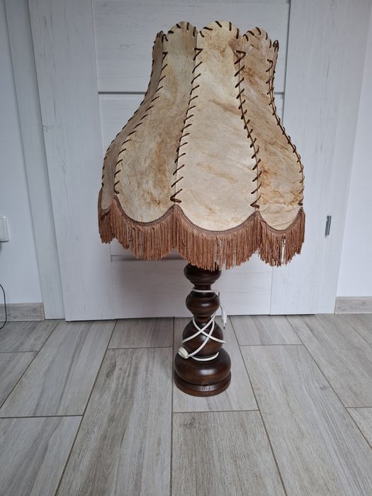 Lampa z abazurem