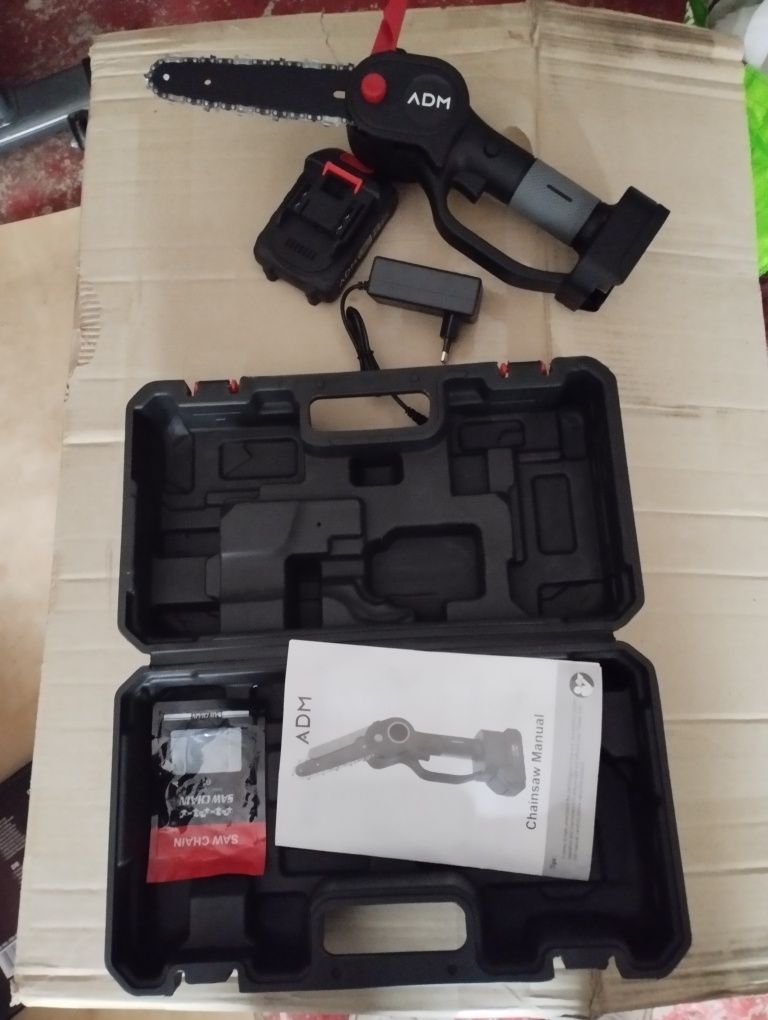 Motosserra bateria nova