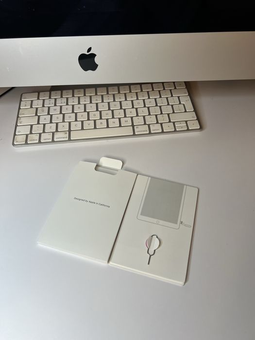 iPad 6. generacja 128 GB Wi-Fi + Cellular + Etui z klawiaturą