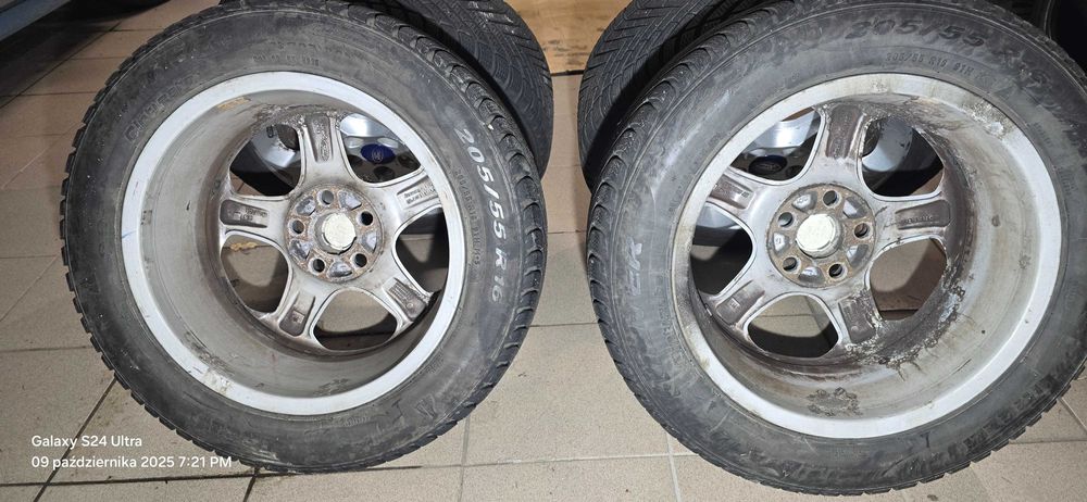 Koła i opony  zimowe Ford R16 205/55 Pirelli