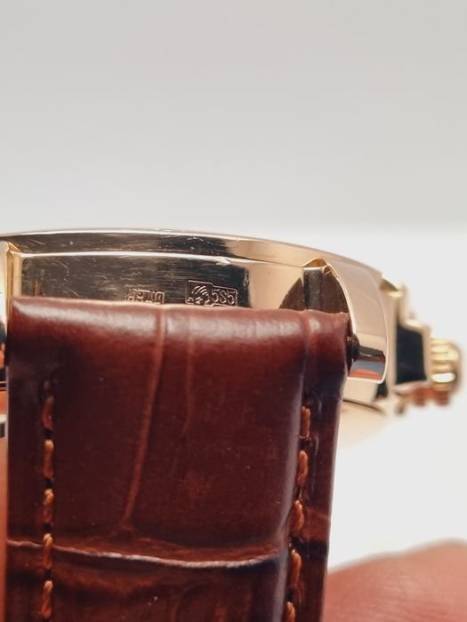 Редкие золотые часы