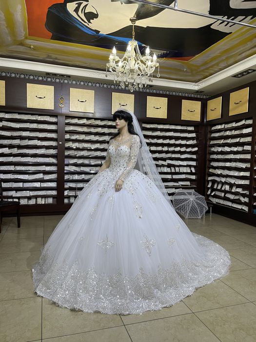 Королівська колекція! Червоні пишні сукні.