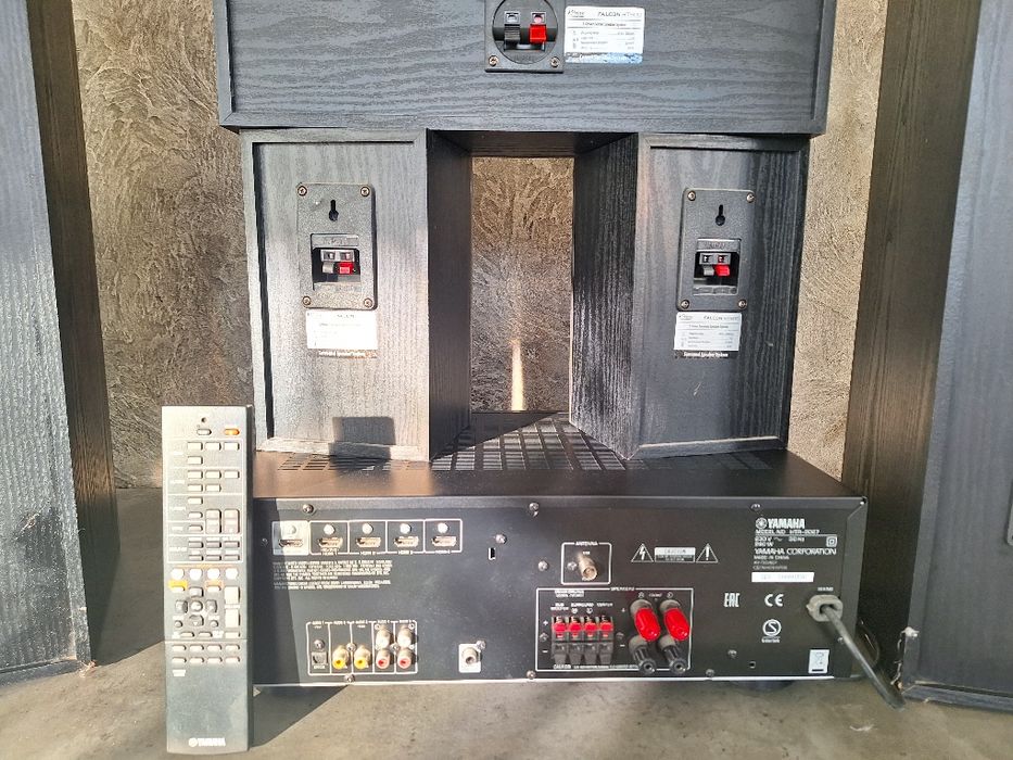 Zestaw kolumn z Amplitunerem Yamaha HTR-2068