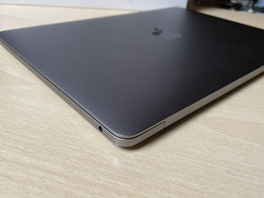 Apple MacBook Pro 13'' 2019 8GB 128GB SSD, TouchBar, TouchID