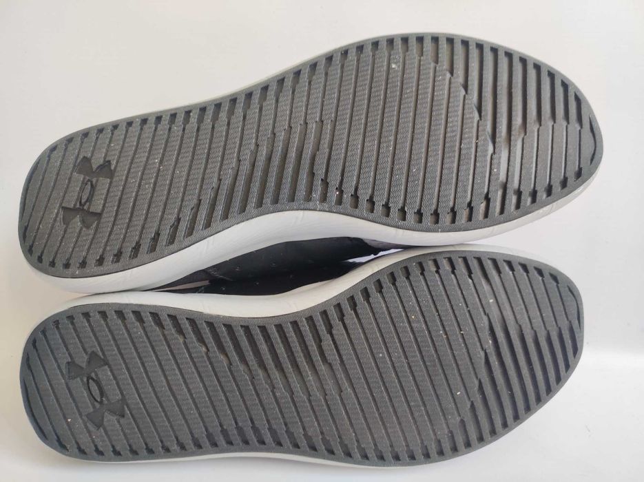 - Buty UNDER ARMOUR CHARGED 24/7 r. 44