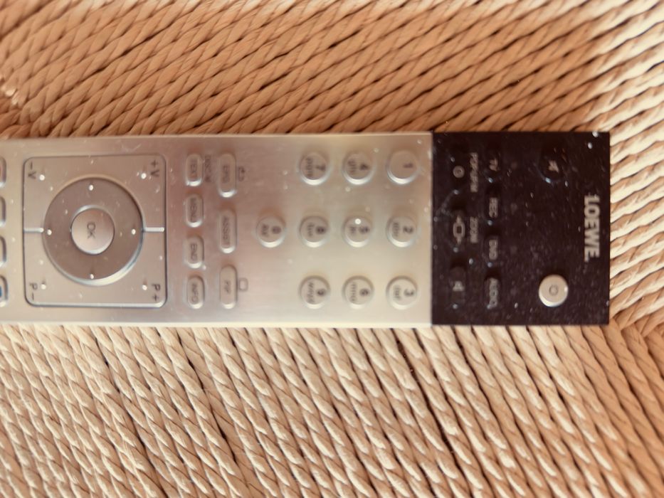 Loewe comando blutech interactive - inox / bom estado.