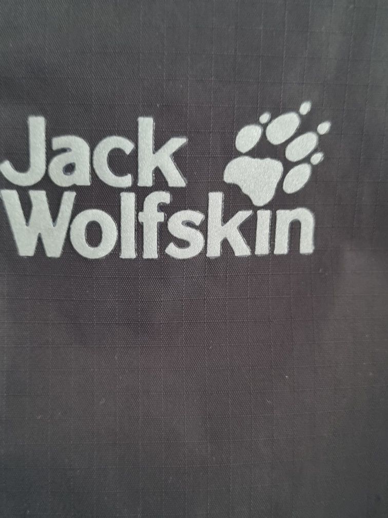 Kurtka  wiatrówka Jack wolfskin. Rozmiar 152.