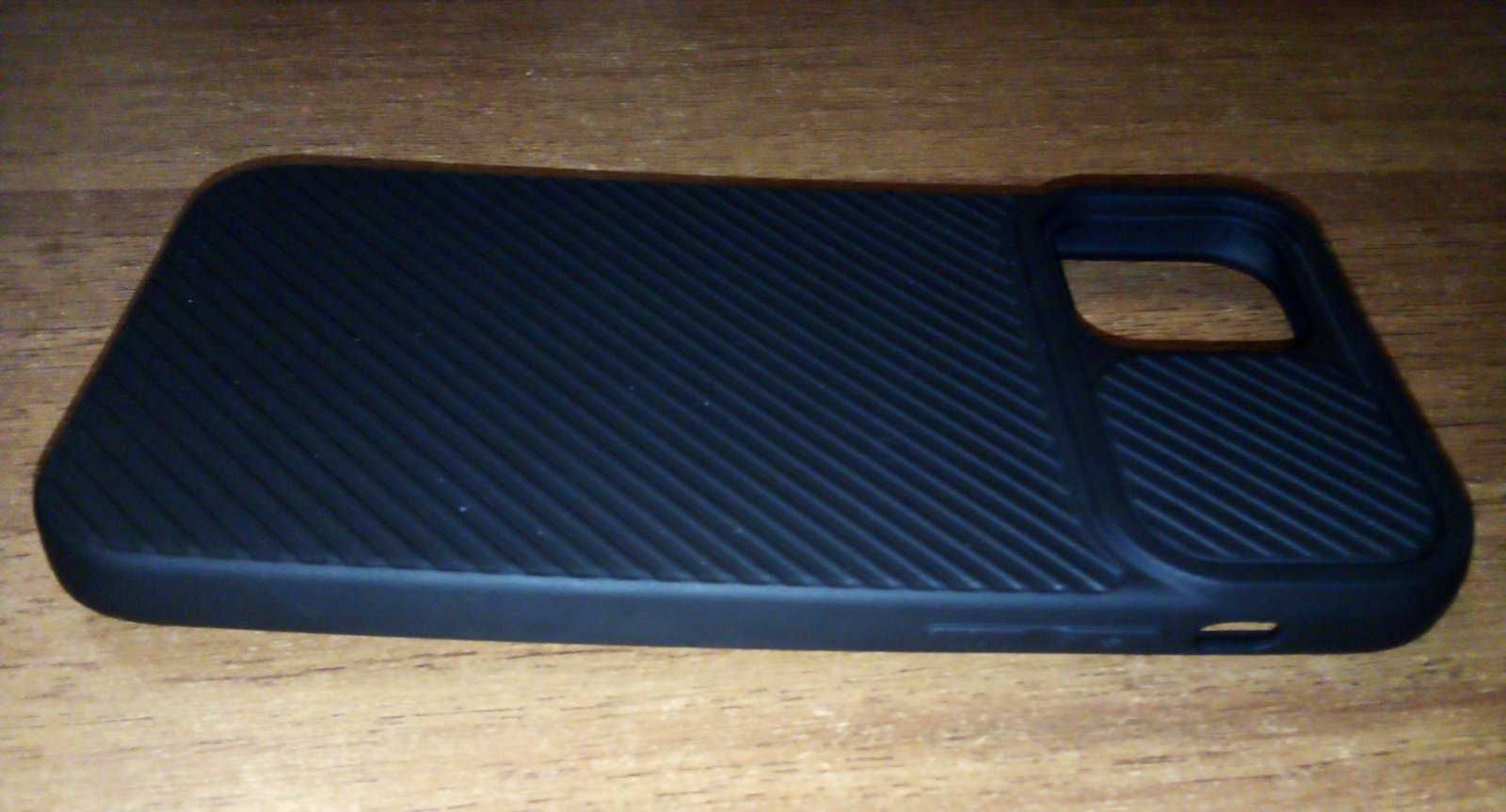 Бампер ребристый силиконовый на Apple iPhone 12 (6.1) чёрный