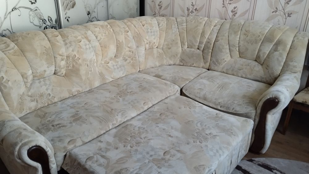 Продам угловой диван б/у