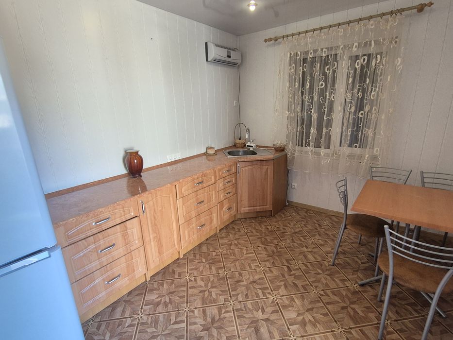 Дача біля річки Дніпро