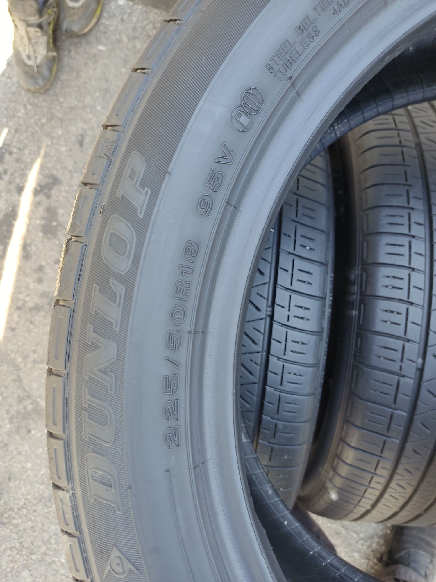 Продам шини 225/50R18 Dunlop