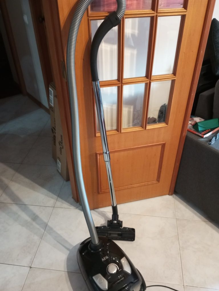 Aspirador com fio 1400w