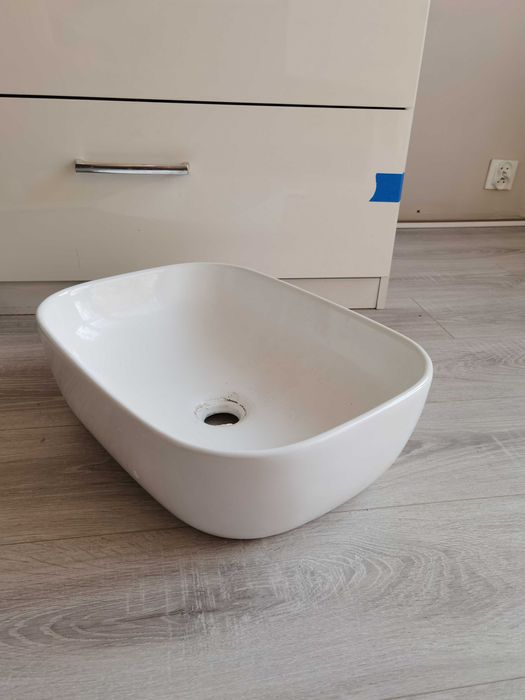 Umywalka nablatowa biała ceramiczna prostokątna owalna